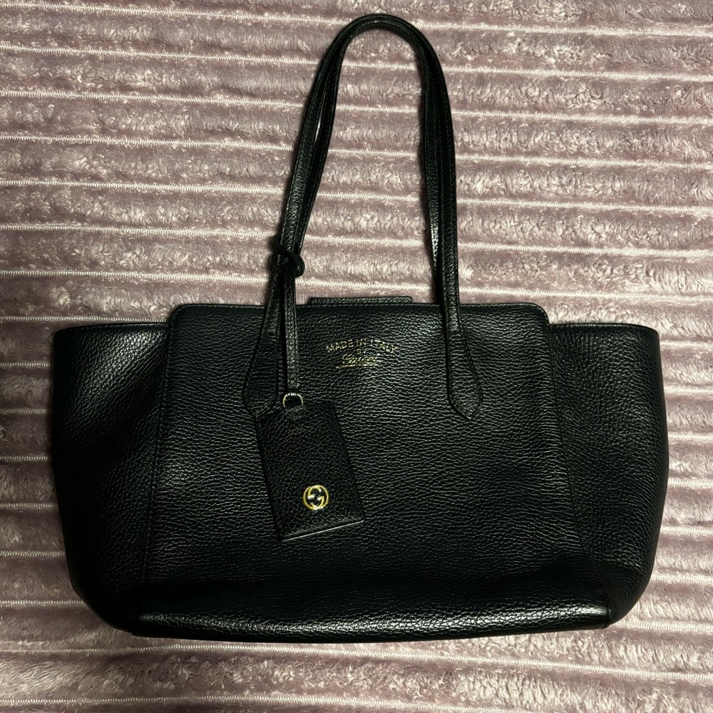 Authentic Gucci black pebbled leather swing tote
